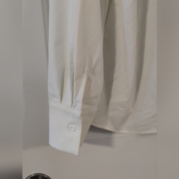 Nwot HALARA White V Neck Blouse - Picture 8 of 8